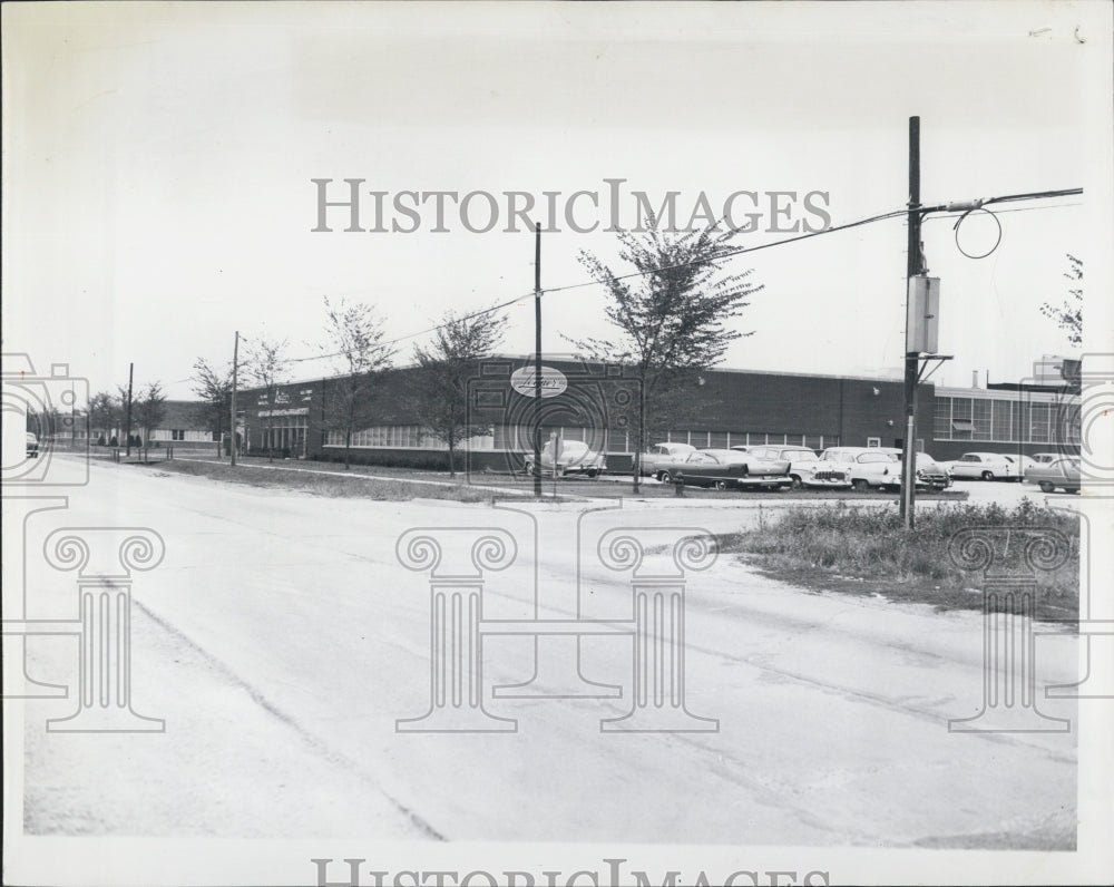 1957 Railroad facilities lure new industries to Franklin Park - Historic Images