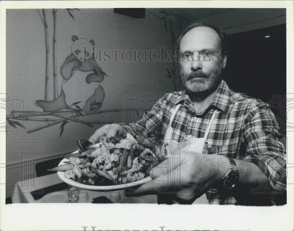 1985 Press Photo Meanderin Mandarin owner, Chef Kurt Youngmann - Historic Images