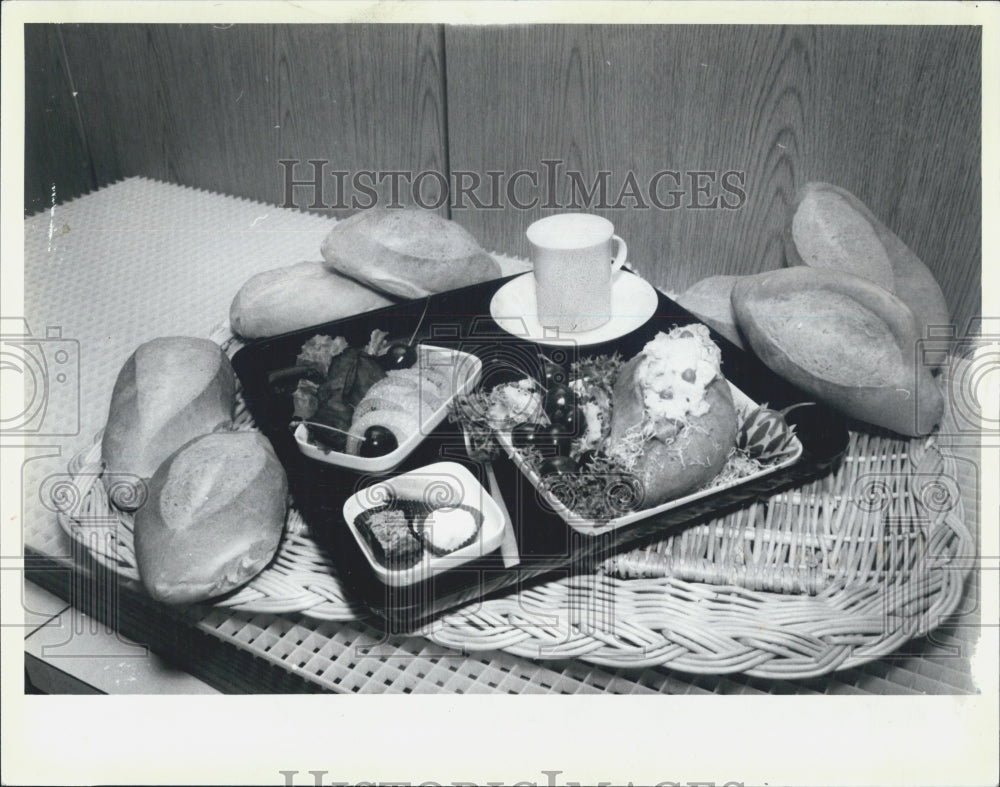 1985 Press Photo Chicken salad stuffed rolls - Historic Images