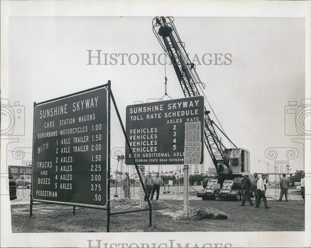 1966 Press Photo State Road Dept Skyway Reflective signs bridge - Historic Images