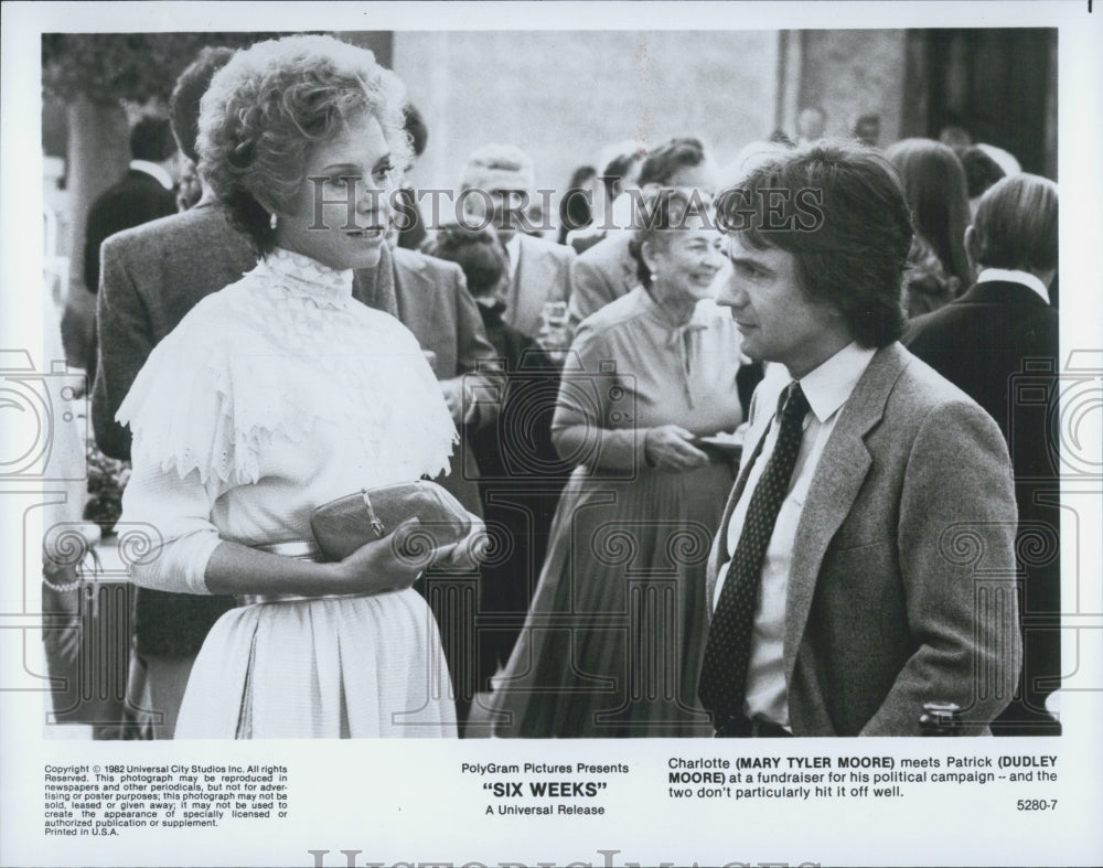 1982 Press Photo Six Weeks Film Mary Tyler Moore Dudley Moore Meeting Scene - Historic Images