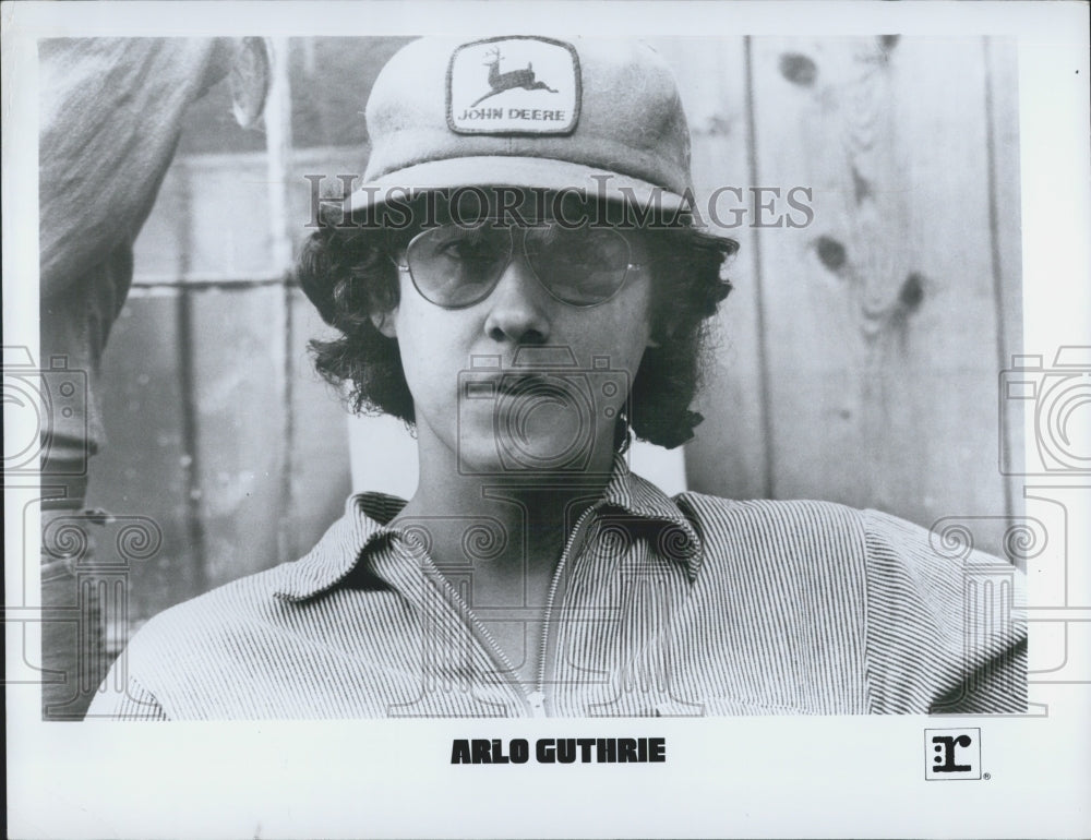 Press Photo Arlo Guthrie is an American folk singer (Wikipedia) - Historic Images