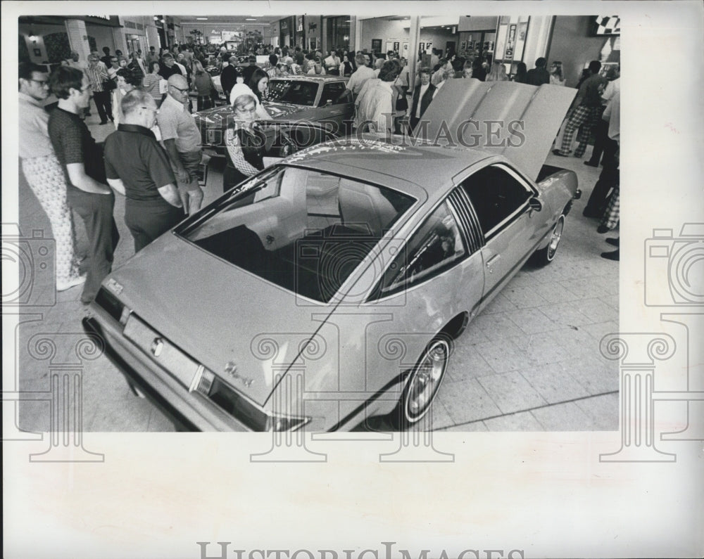 1975 St. Petersburg Auto Show - Historic Images