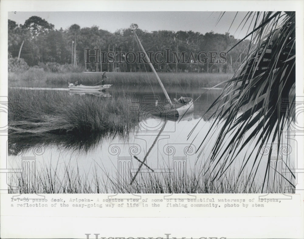 1986 Press Photo Arpeka Boats at scenic fishing community - Historic Images