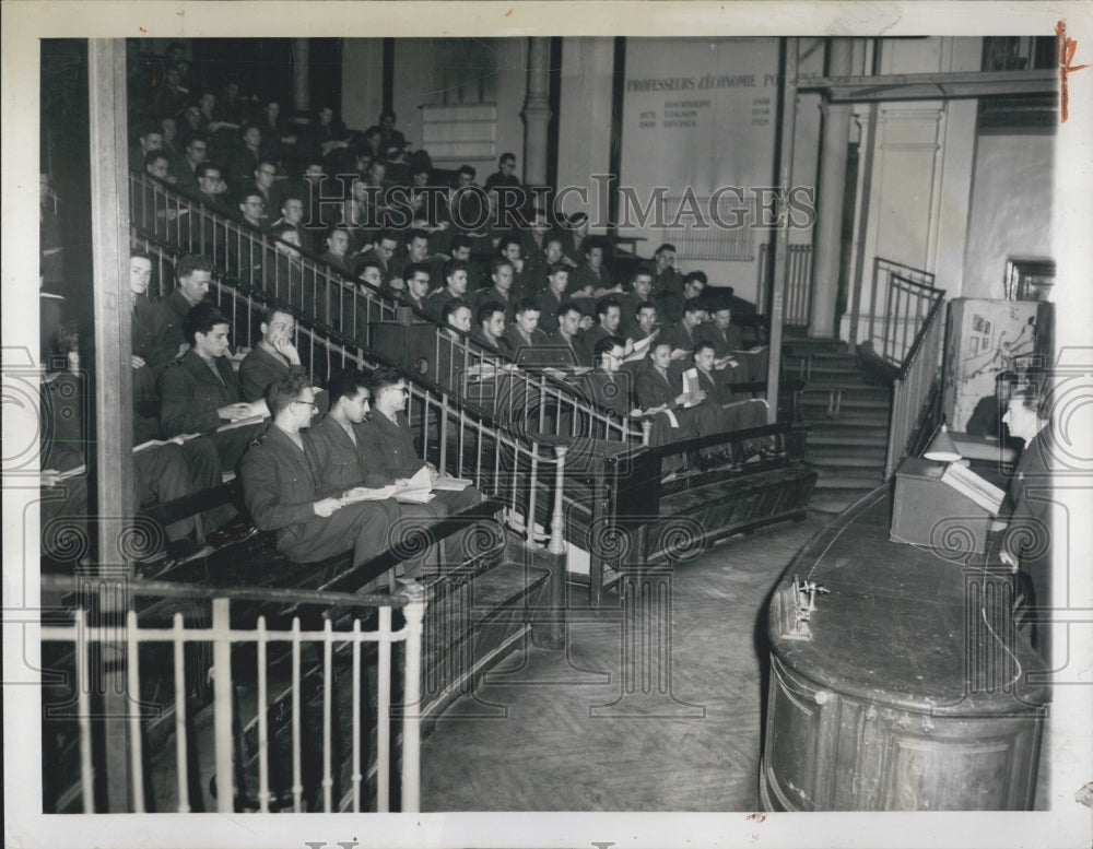 1950 Frances Polytechnic School Paris professor speaking - Historic Images