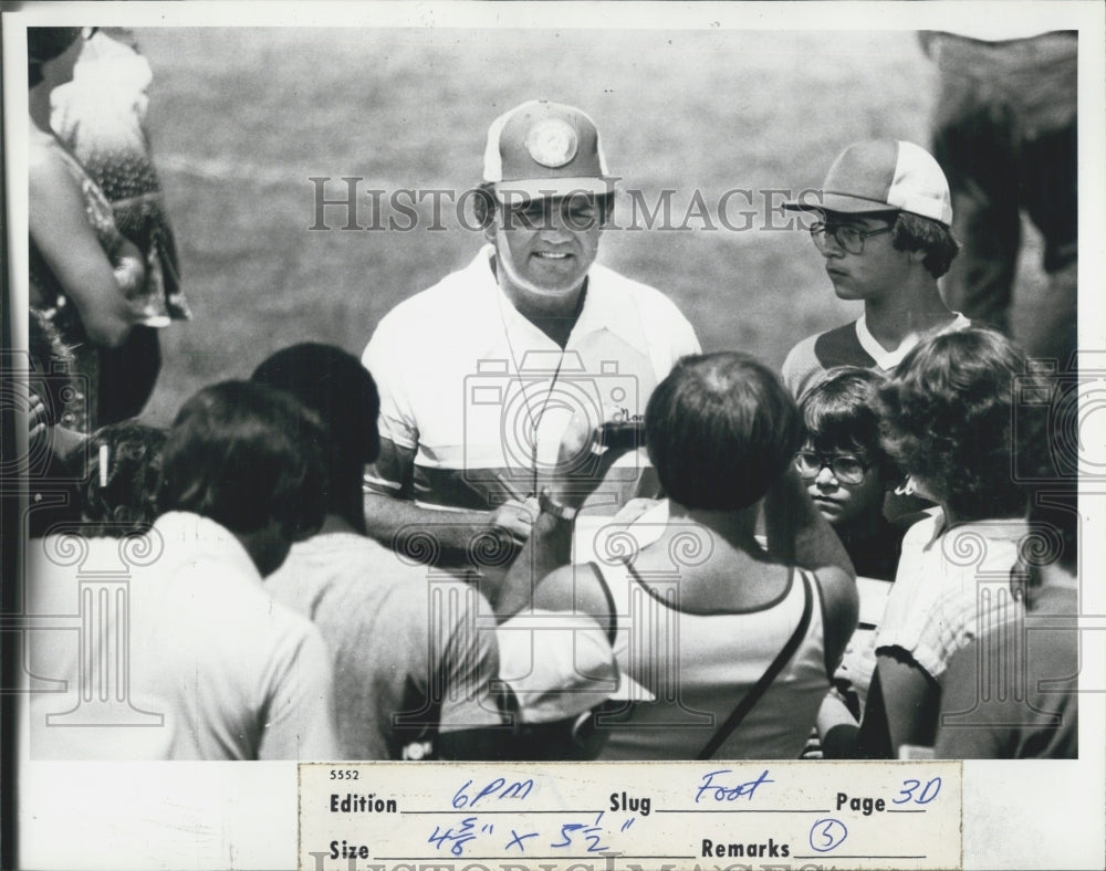 1981 Press Photo Monte Clark, coach for Detroit Lions - Historic Images