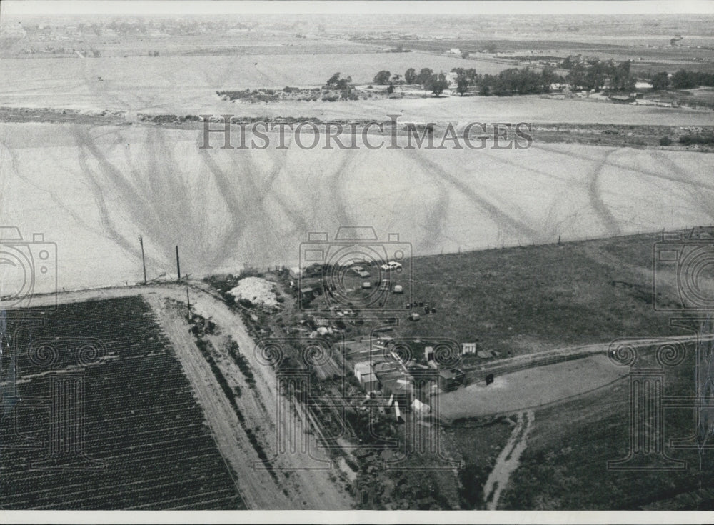 1977 Press Photo Field Tracks Show Evidence Of More Illegal Alien Traffic To US - Historic Images