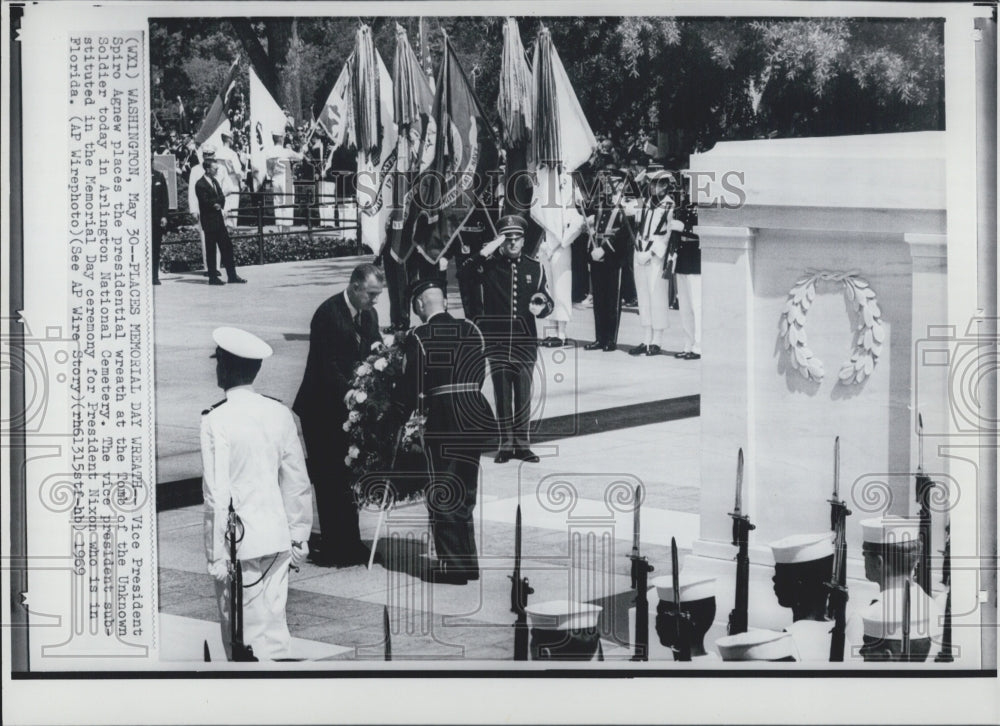 1969 Press Photo Vice President Spiro Agnew Arlington National Cemetery Wreath - Historic Images