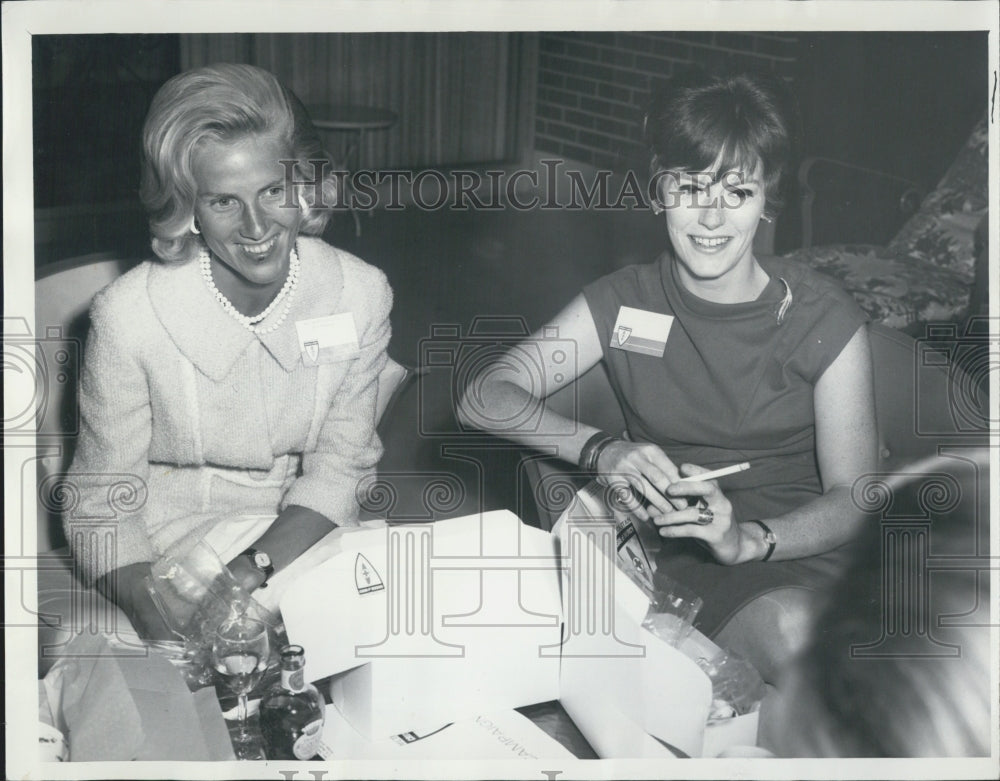 1965 Mrs. Keene H. Addington and Mrs. William L. Ostrander - Historic Images