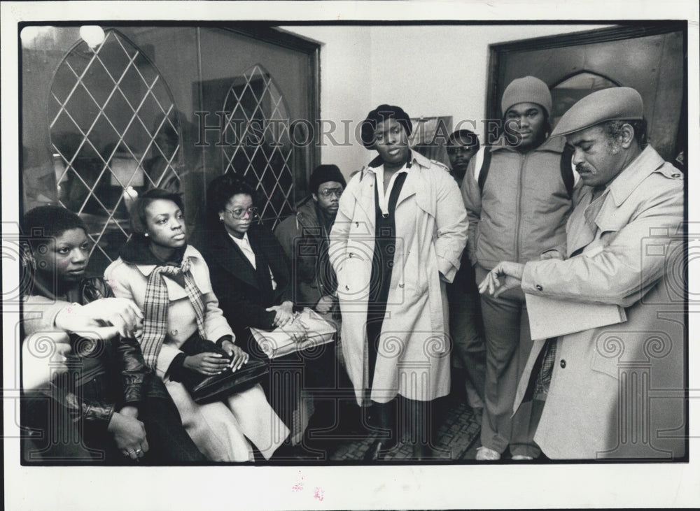 1980 Press Photo Landlady changes locks on apartments so tenants can&#39;t enter. - Historic Images