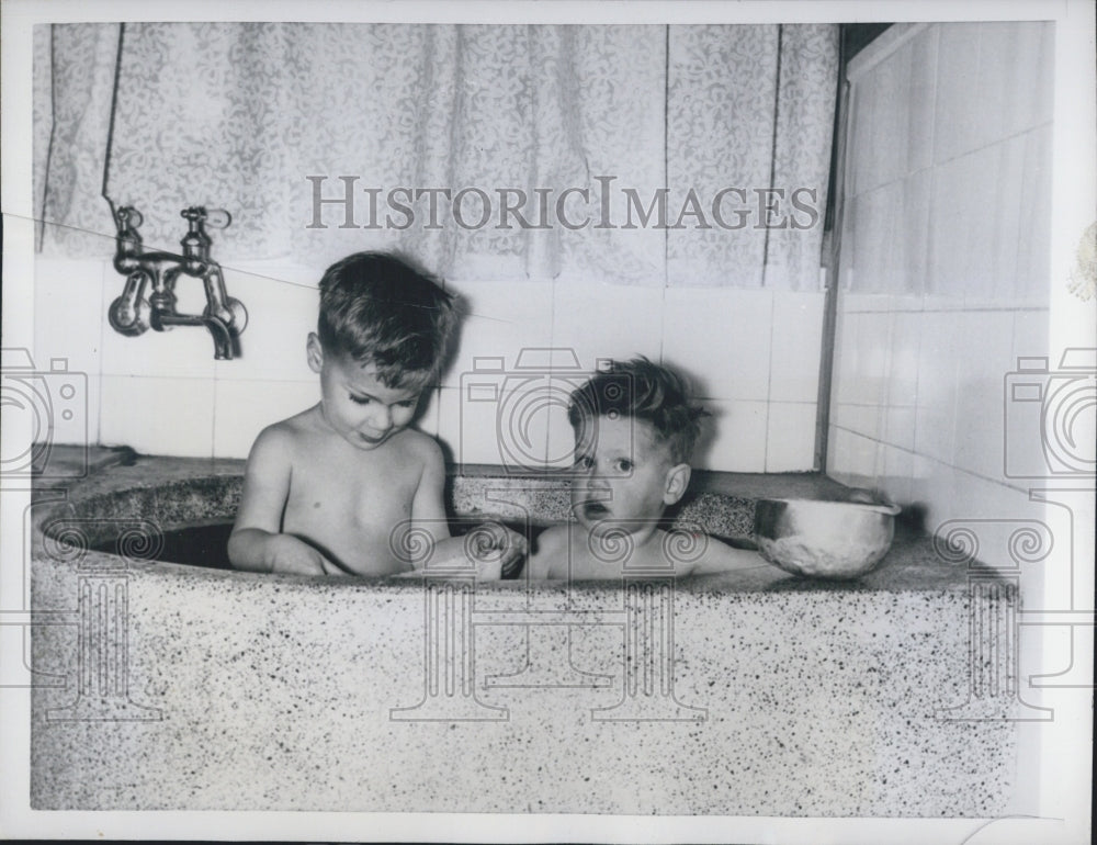 1956 Young Sons Of Navy Lieutenant Eugene F. Criner, In Tokyo Bath - Historic Images