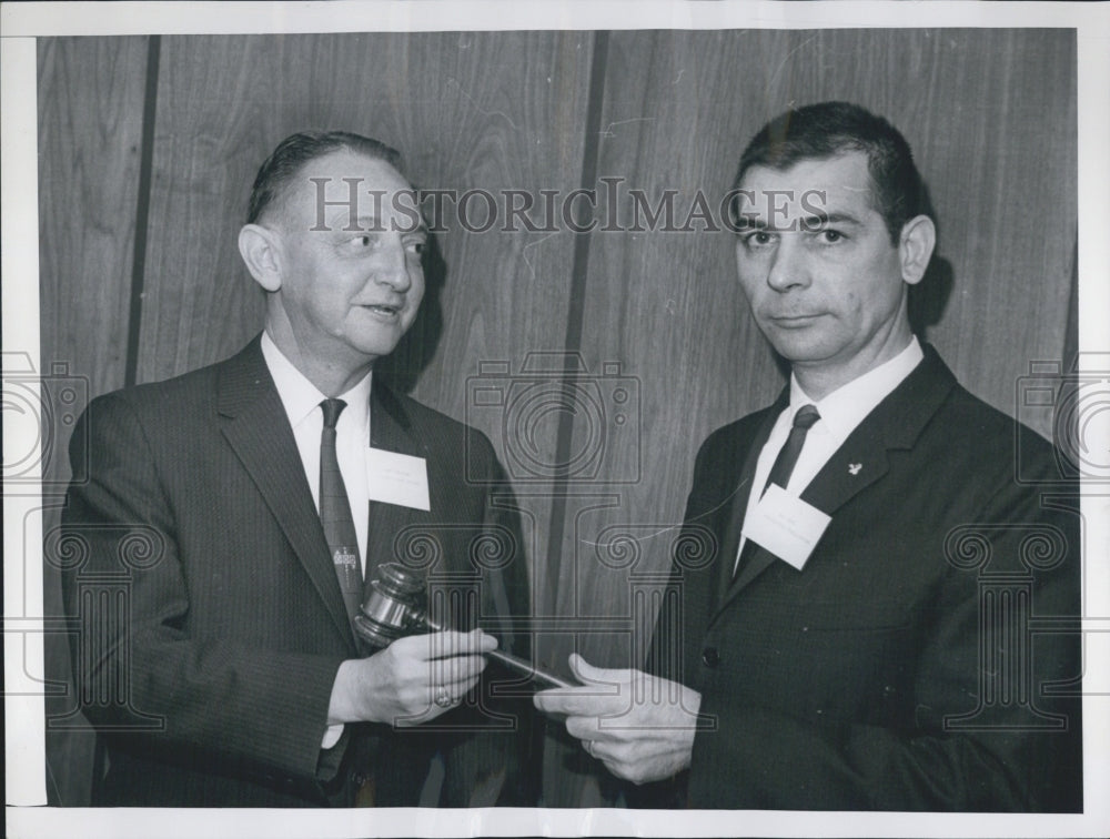 1962 Harold Olron Editor of the Edwardsville Intelligencer - Historic Images