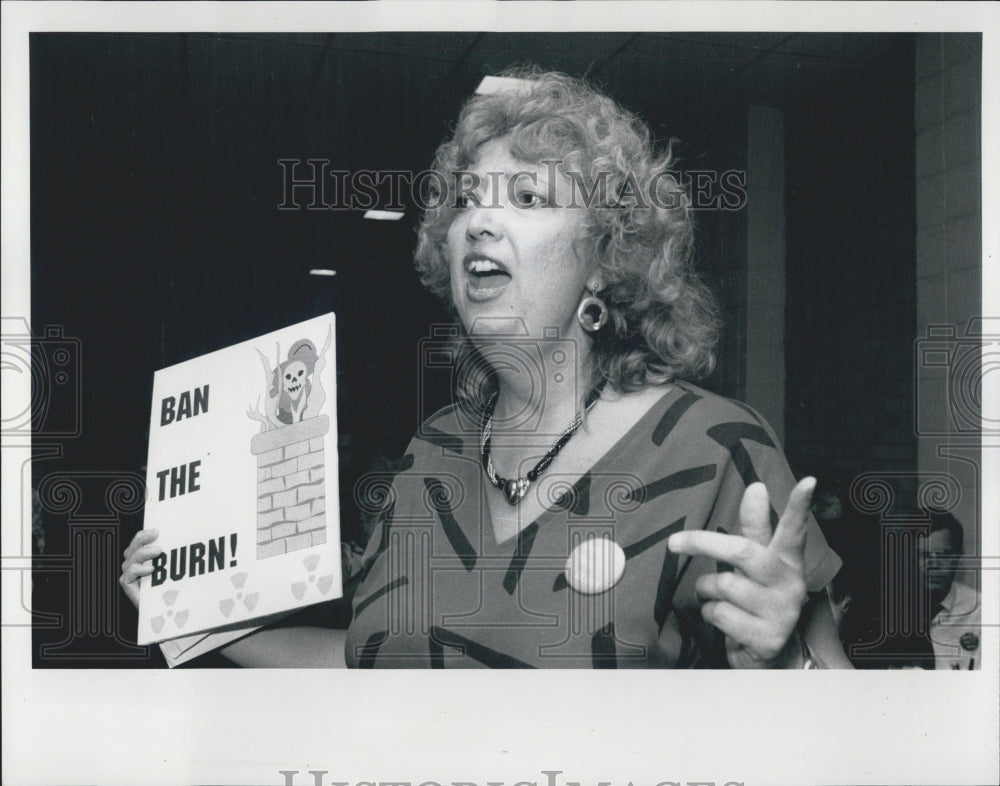 1989 Press Photo Resident Object to Medical Waste Incinerator - Historic Images