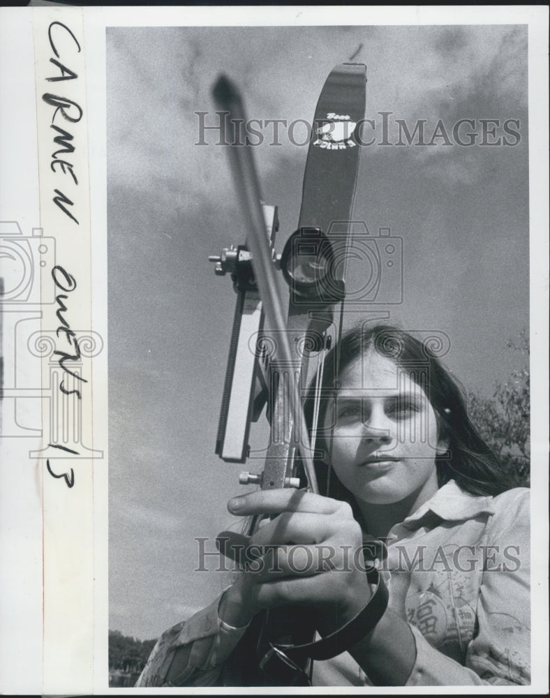 1977 Press Photo Young Girl With Bow Arrow, Suncoast Archery Association - Historic Images