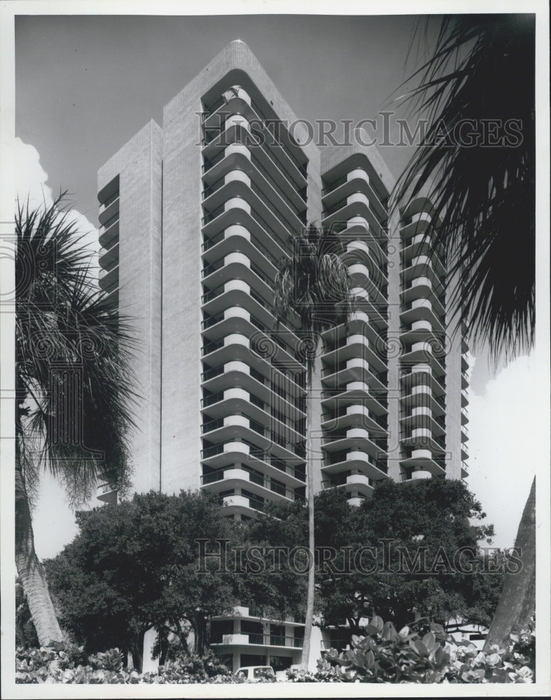 1982 Press Photo Rowe Holmes Barnett Merit Award Condominium Atrium Bayshore - Historic Images