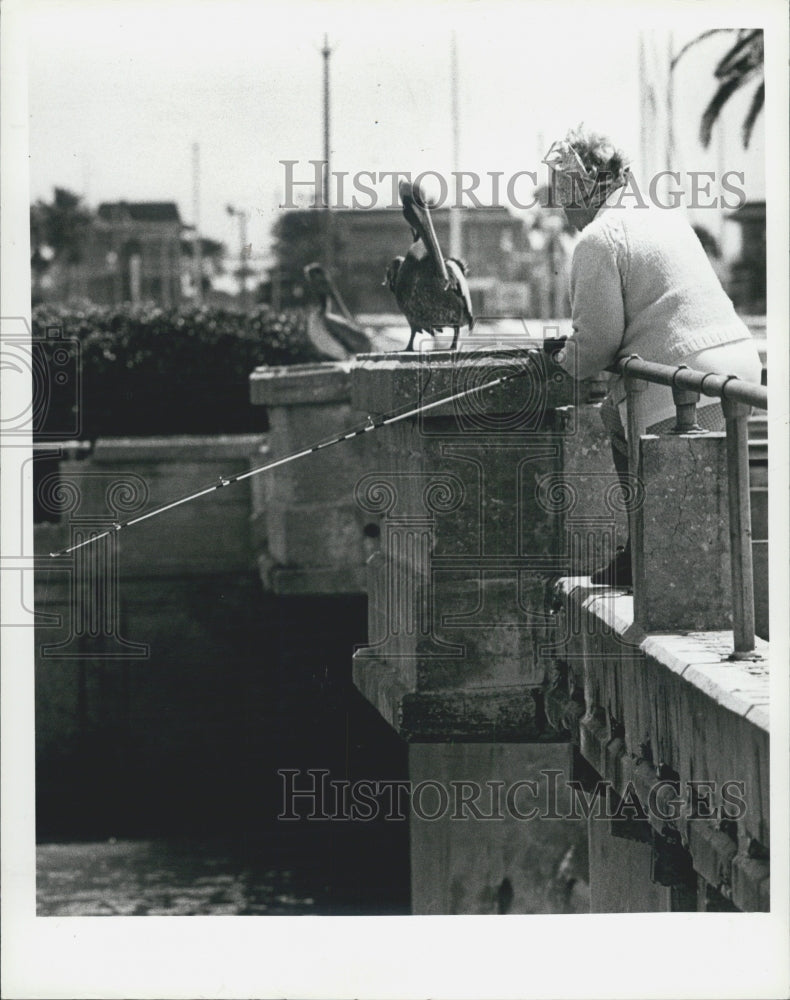 1980 Press Photo Memorial Causeway Clearwater Fisherman - Historic Images