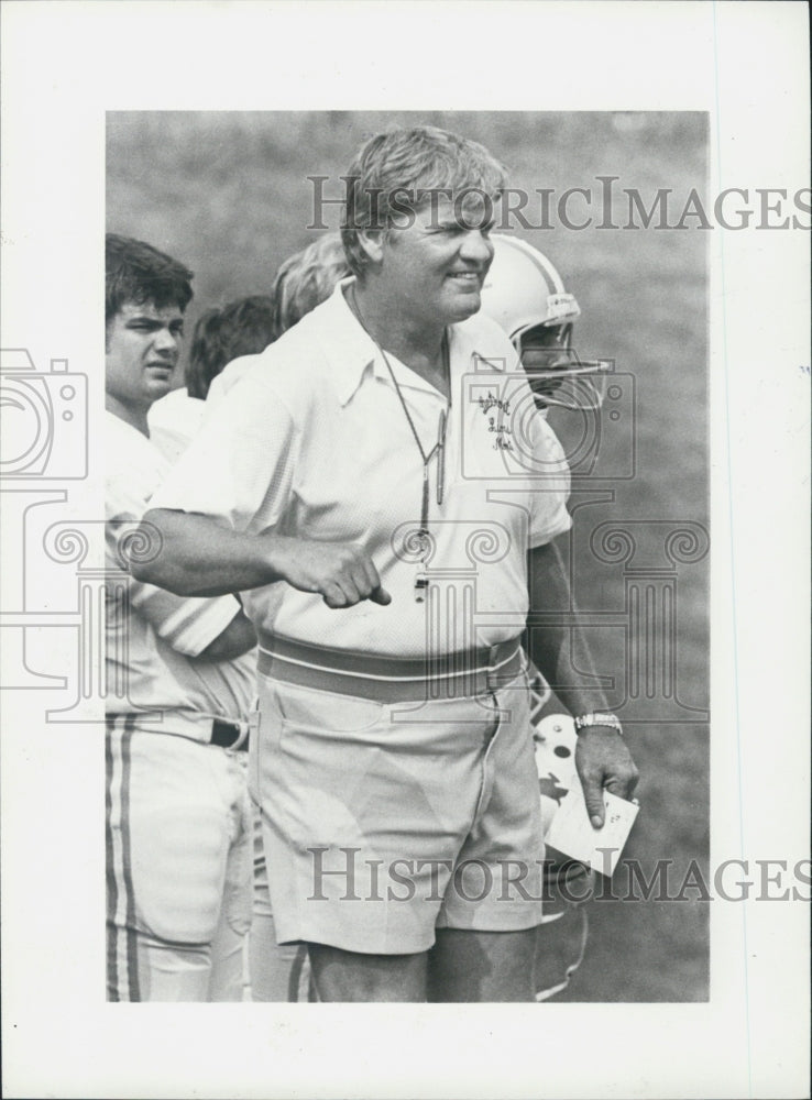 1981 Press Photo Detroit Lions Football Coach Monte Clark - Historic Images