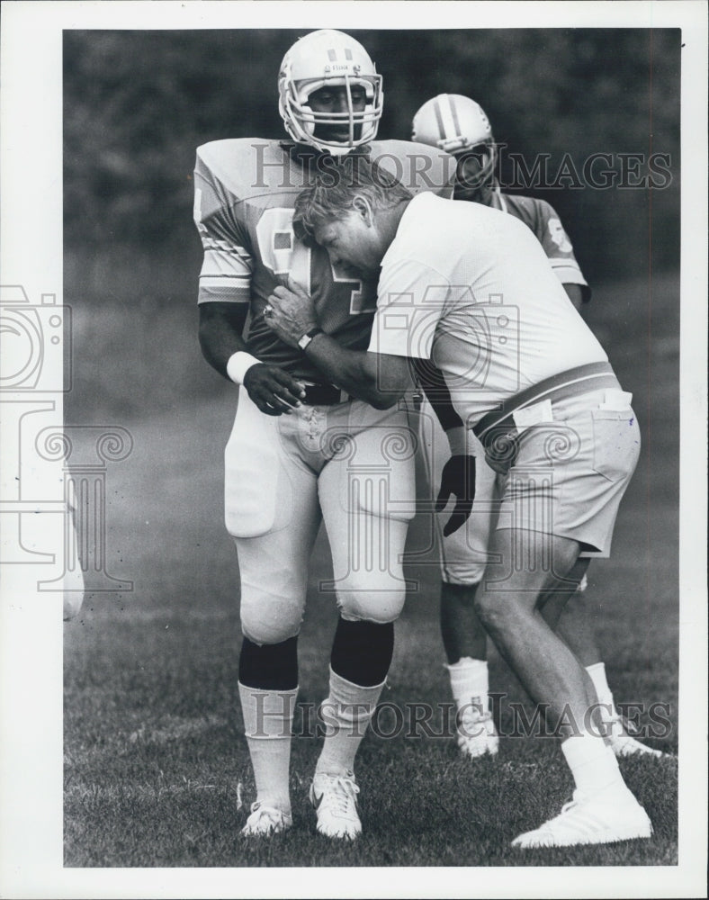 1983 Press Photo Detroit Lions Football Coach Monte Clark And Joe Wilkins - Historic Images