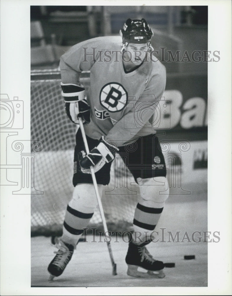 Press Photo Hockey Player Bob Joyce Boston Bruins Left Wing NHL Ice Canadian - Historic Images