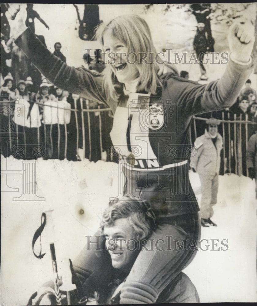 1976 Kathy Kreiner And Kim Hunter Celebrate Gold Medal Ladies Slalom - Historic Images