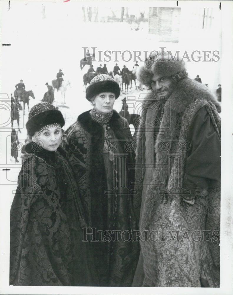 1986 Press Photo Actors Lilli Palmer, Vanessa Redgrave And Omar Sharif Together - Historic Images