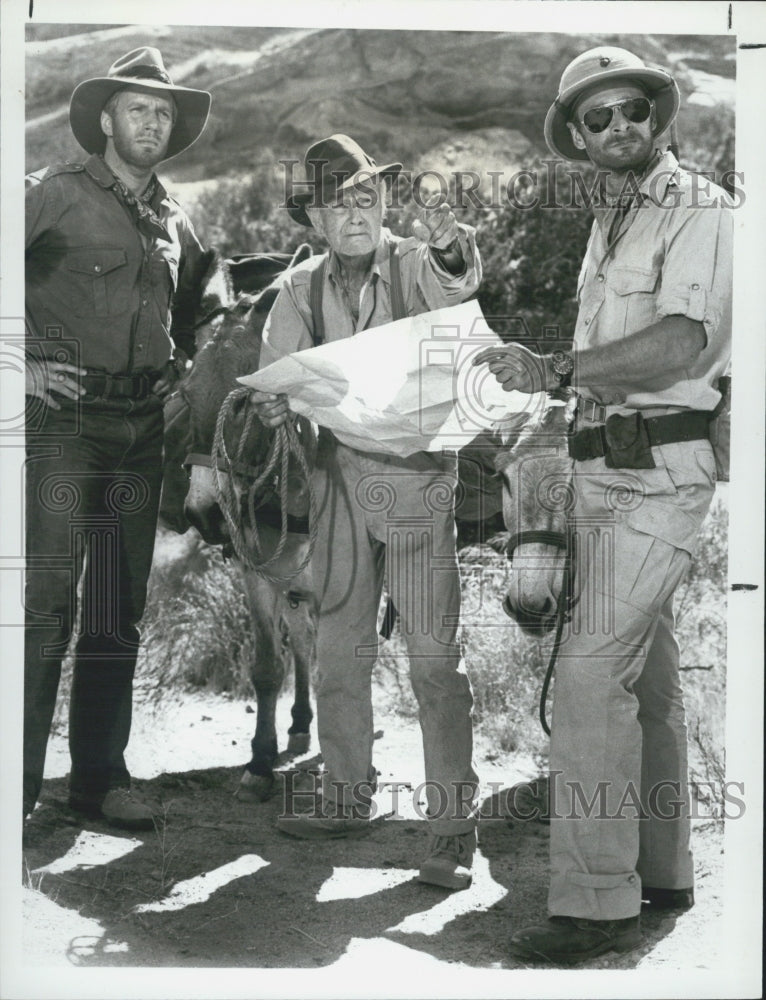 1986 Press Photo Jameson Parker Lew Ayers Gerald McRaney CBS Show Simon &amp; Simon - Historic Images