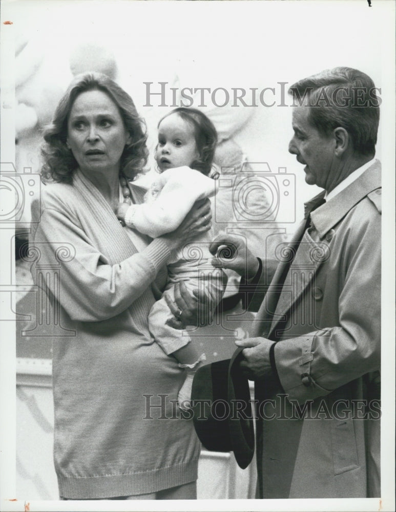 1987 Press Photo Actors Bonnie Bartlett And William Daniels In &quot;St. Elsewhere&quot; - Historic Images