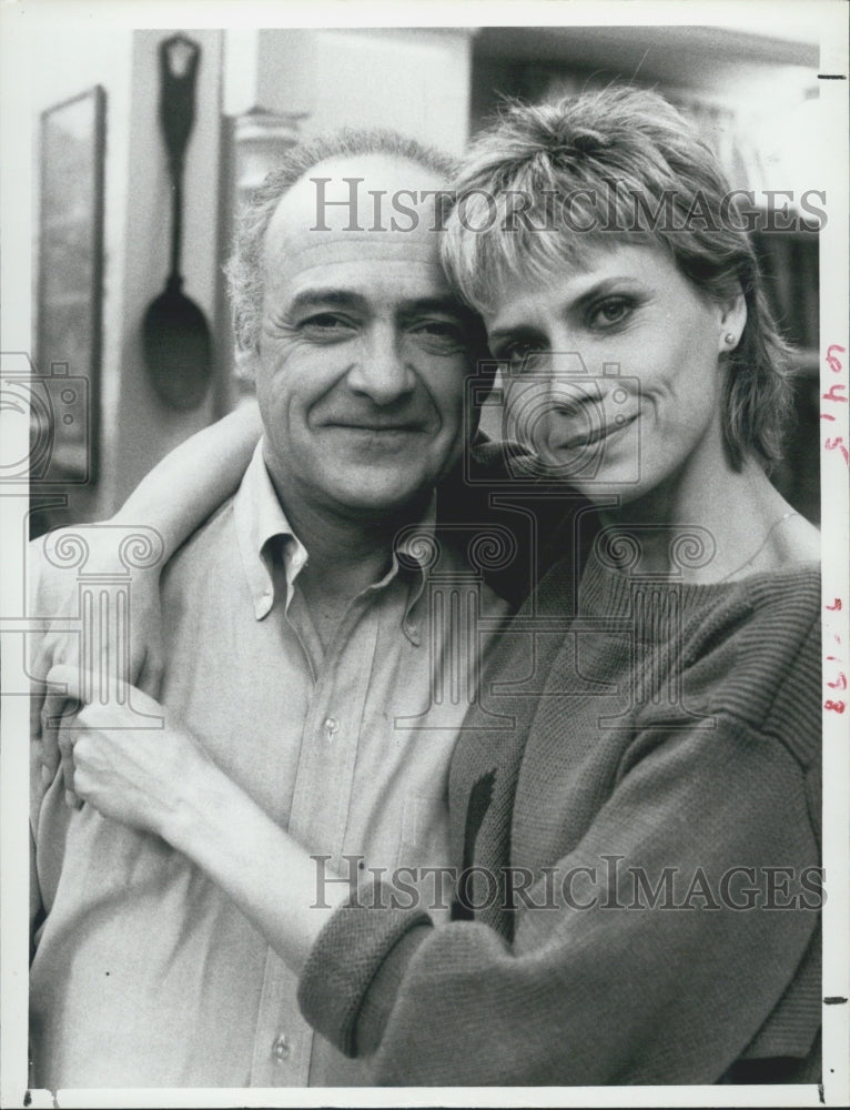 1986 Press Photo Ed Flanders &amp; Cindy Pickett in &quot;St. Elsewhere&quot; - Historic Images