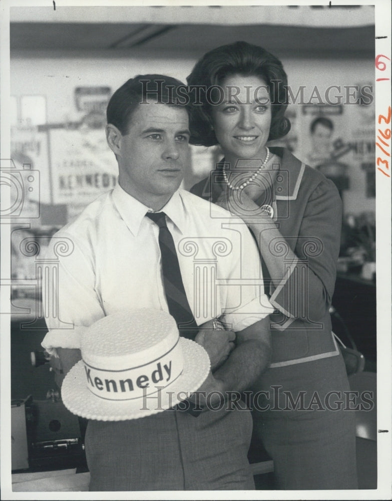 1985 Press Photo Brad Davis and Veronica Cartwright in &quot;Robert Kennedy &quot; - Historic Images