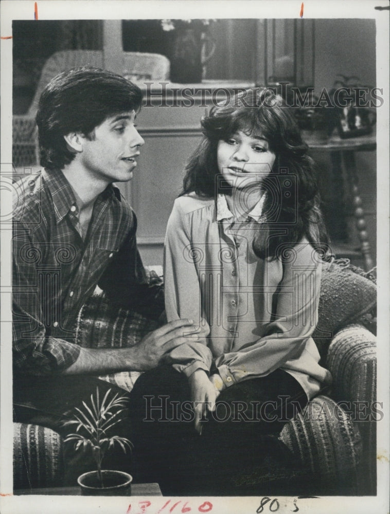 1979 Press Photo Bob Harders and Valerie Bertinelli in &quot;One Day At A Time&quot; - Historic Images