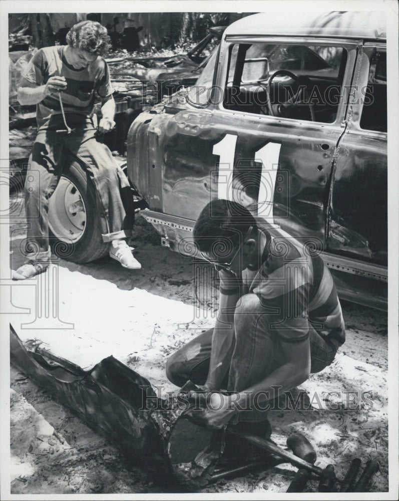 1976 Chuck Cassady(L)and John Price working on a STOCK - Historic Images