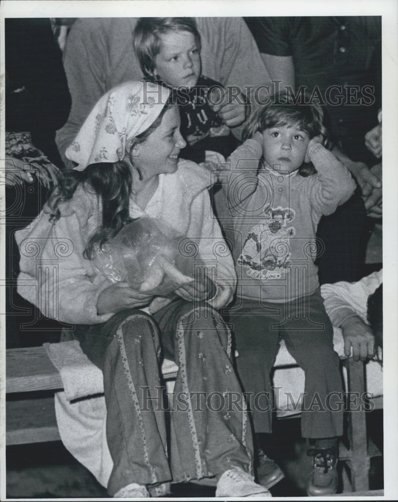 1977 Melinda Wilson And Bruce watching Sprint auto racing - Historic Images