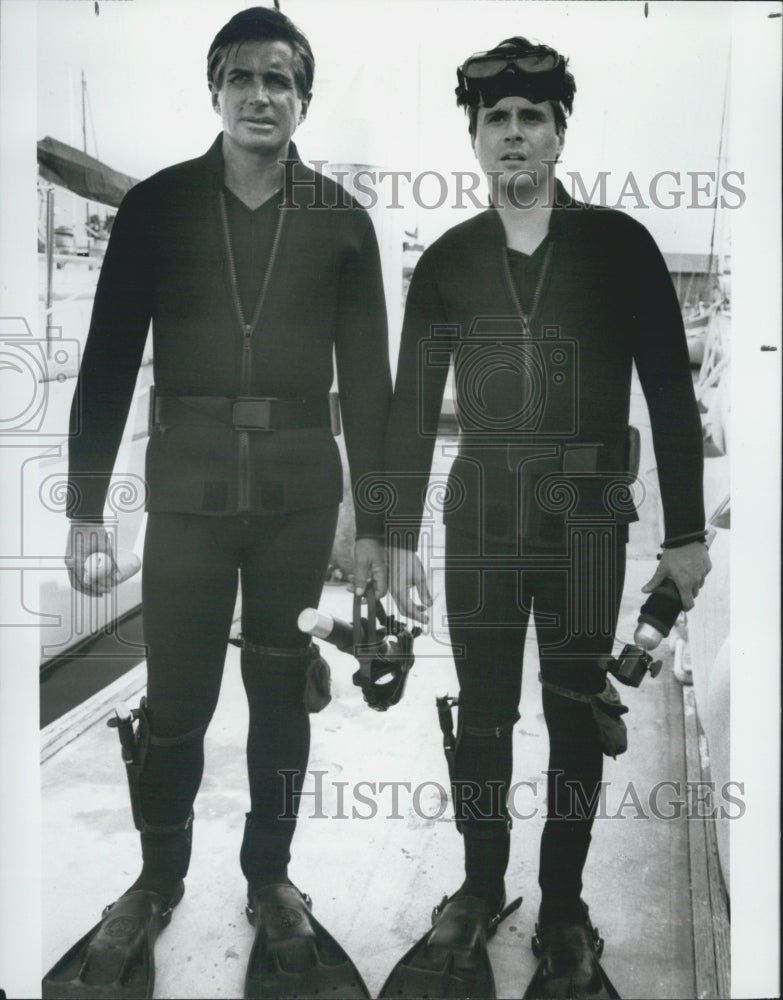 1987 Press Photo George Hamilton and Gary Kroeger in &quot;Spies&quot; - Historic Images