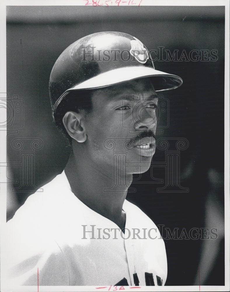 Press Photo Julio Franco Infielder Hitter Cleveland Indians Traded Texas Rangers - Historic Images