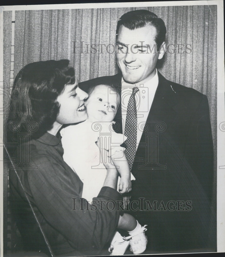 1958 Megan Louis and his family - Historic Images