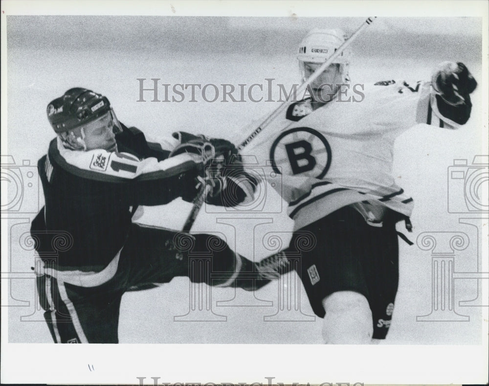 1989 Press Photo Boston Bruins Hockey Player Bobby Joyce And Paul Fenton - Historic Images