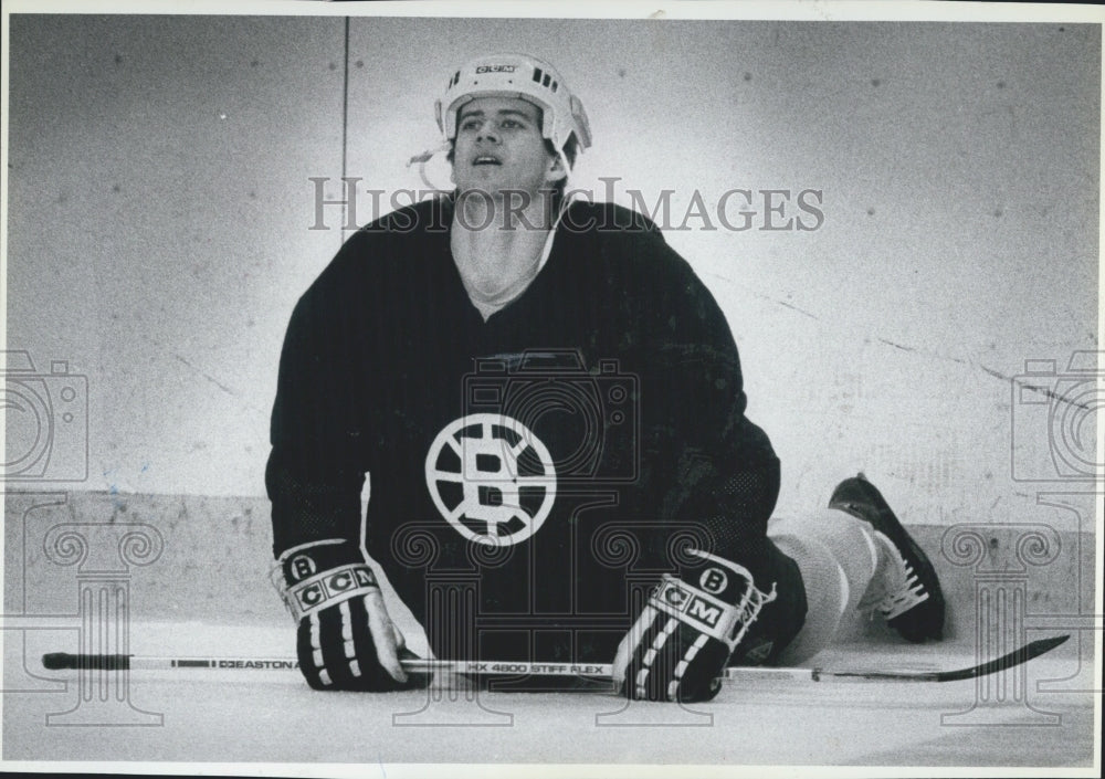 1988 Press Photo Boston Bruins Hockey Player Bobby Joyce On The Ice - Historic Images