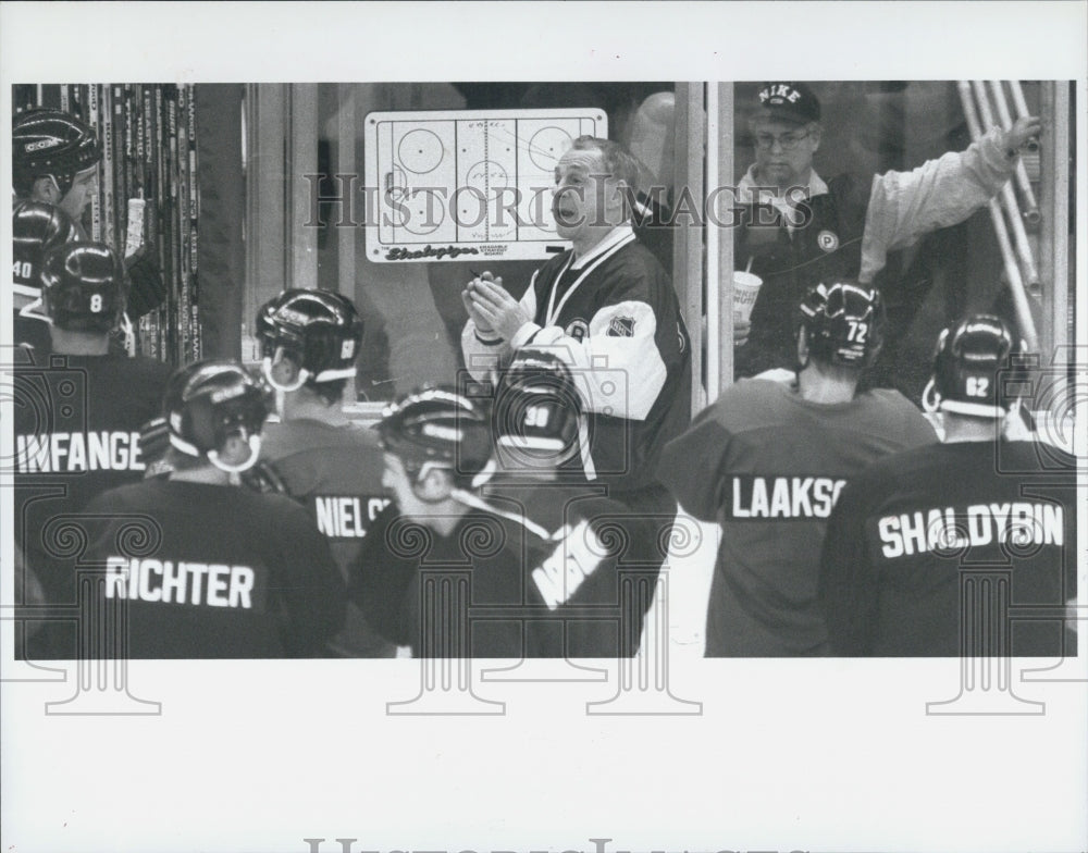 1997 Press Photo Bruins Head Coach Tom McVie and team at Providence Civic Centre - Historic Images