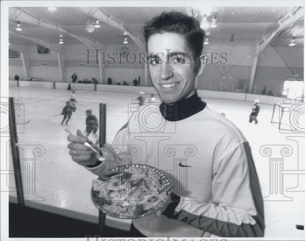 1996 Press Photo Skater Ryan Donnelly Eats Pasta at Pilgrim Skating Arena - Historic Images