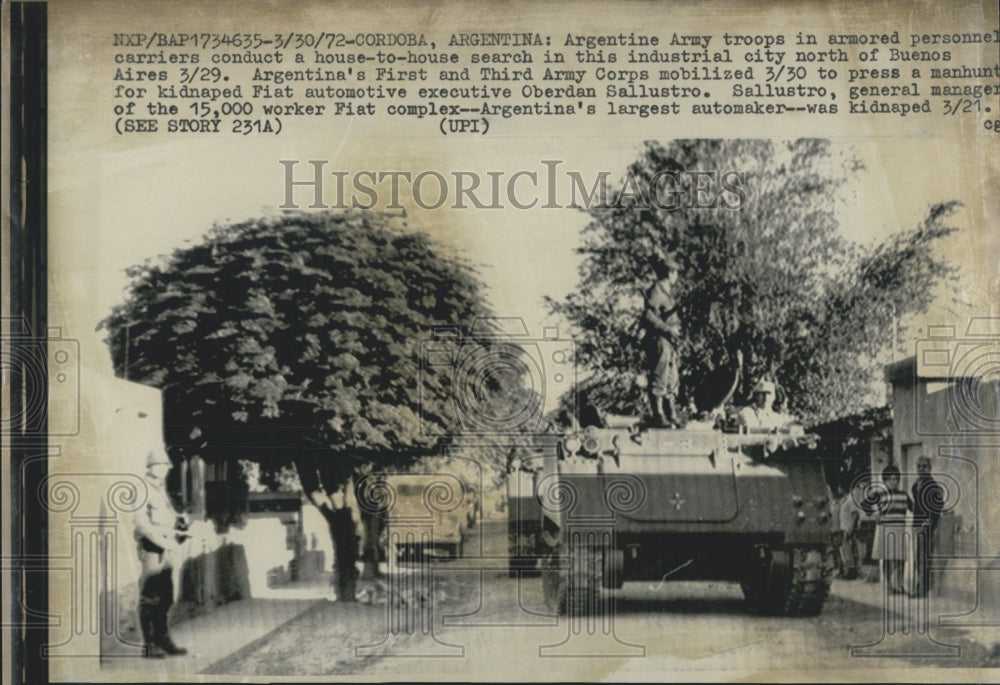 1972 Argentine Toops Army house to house search - Historic Images