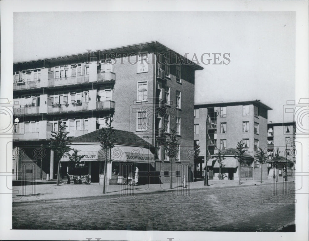 1946 Press Photo Amsterdam Balconies and Rows of windwos show &quot;Sunshine&quot; Flats - Historic Images