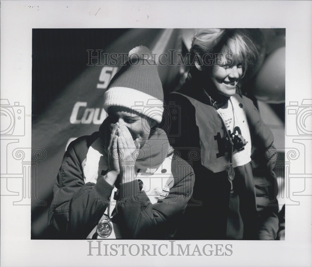 1989 Press Photo Kathy Bartholomew Slalom Silver Medalist Heidi Brandon Gold - Historic Images