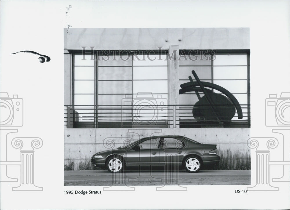 1995 Press Photo Dodge Stratus - Historic Images