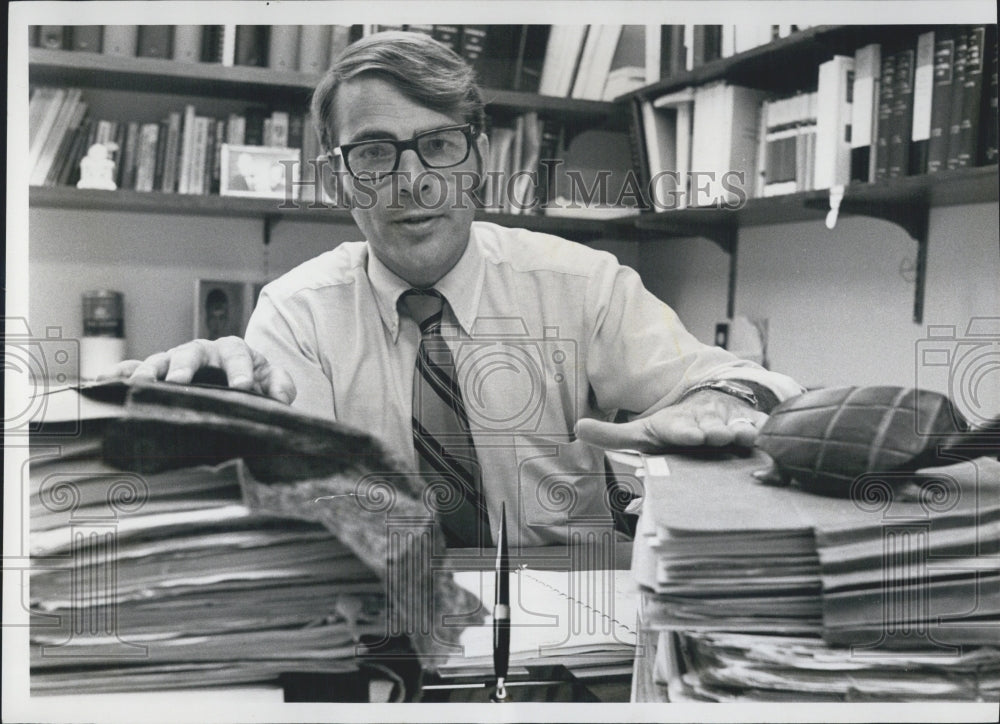 1971 Press Photo Man with a lot of files on his desk - RSG37105 - Historic Images