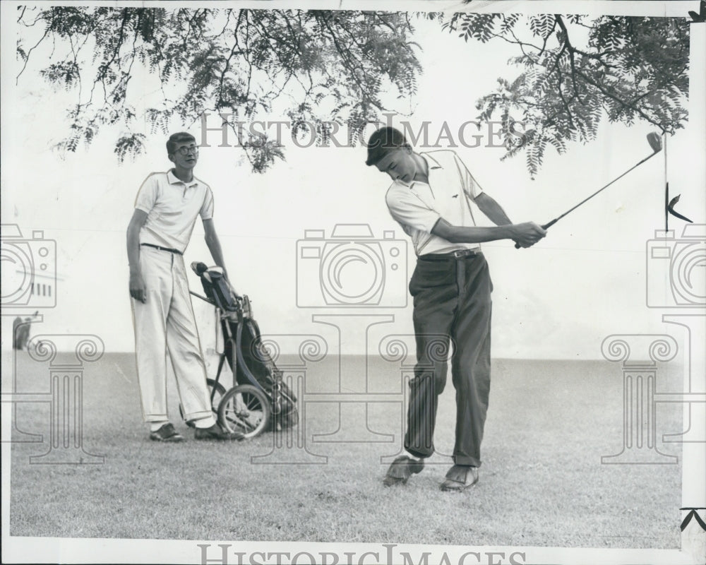 1958 John Cleland Takes a Shot in Evans Tourney - Historic Images