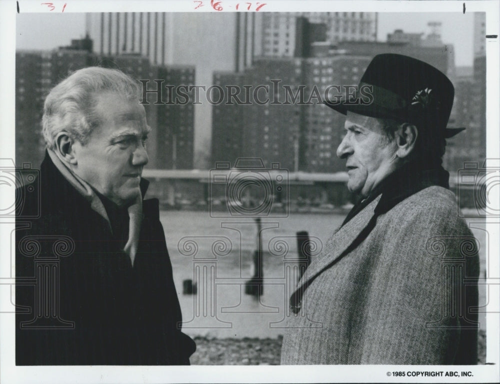 1985 Press Photo Kenneth McMillan And Eli Wallach In ABC Show Our Family Honor - Historic Images