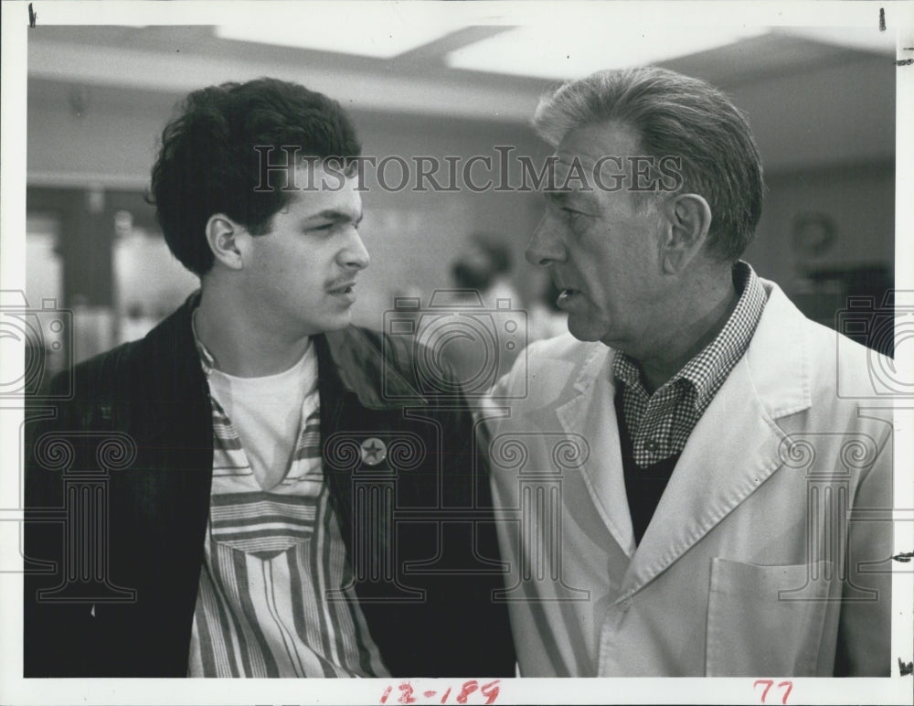 1981 Press Photo Jack Klugman Adam Seligman Actors Quincy - Historic Images