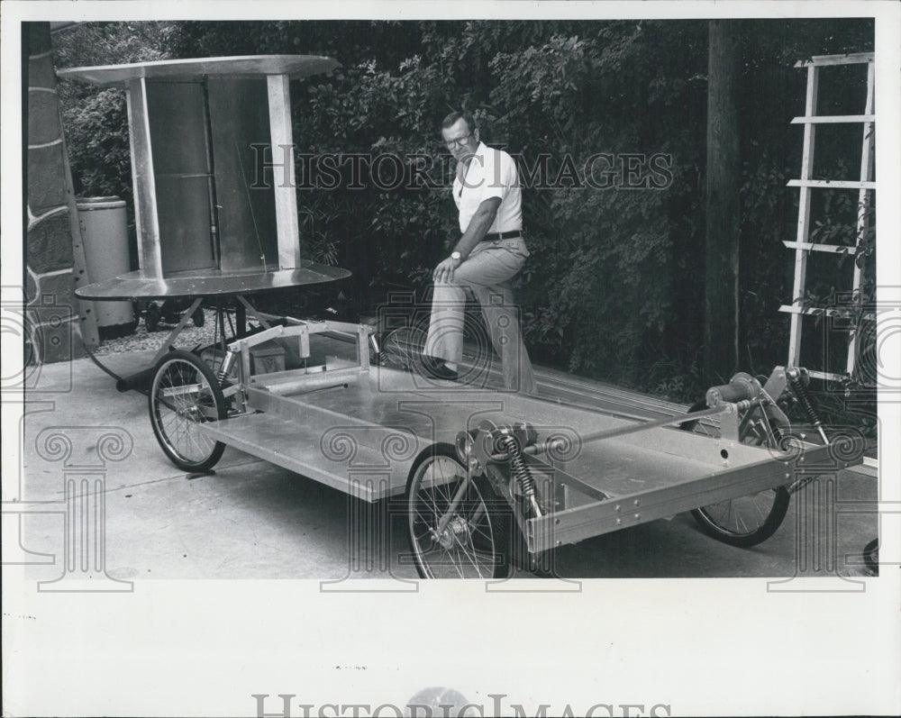 1979 Press Photo Ari DeGeus with His Prototype Electric Car - Historic Images