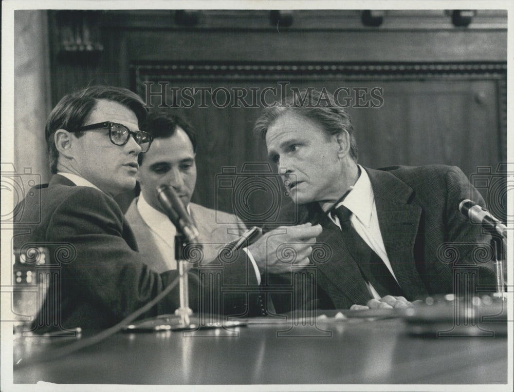 1984 Press Photo Brad Davis, John Erickson in &quot;Robert Kennedy and His Times.&quot; - Historic Images