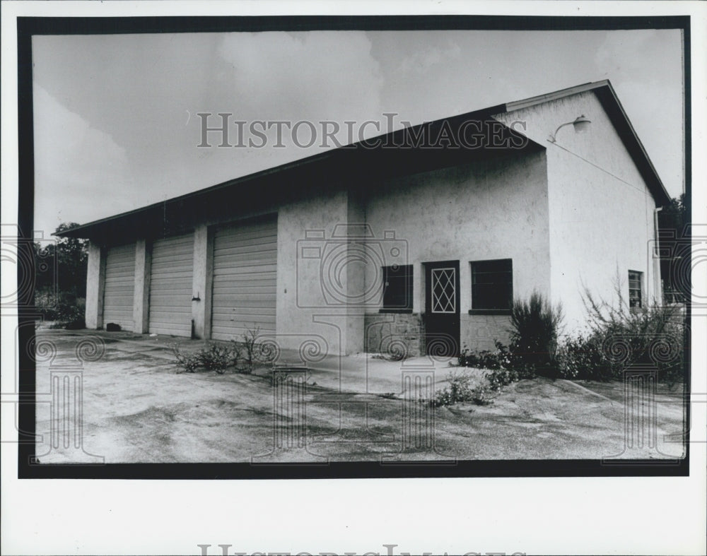 1991 Press Photo Building going up for sale - Historic Images